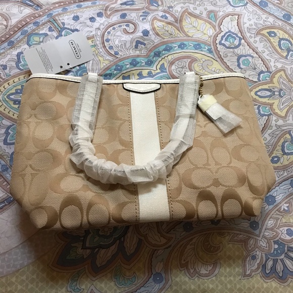 Authentic Coach tote bag. - Picture 3 of 6
